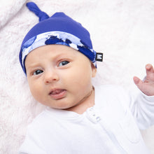Load image into Gallery viewer, Milimili Playa Blue tie dye Beanie in bamboo jersey, shown on six-month-old baby
